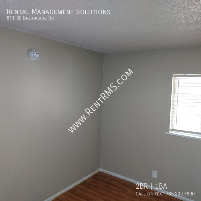 Building Photo - 841 SE Brookside Dr