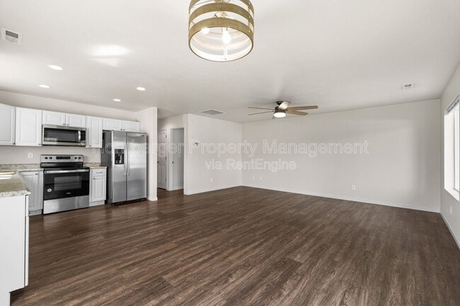 Building Photo - 14420 E Heroy Ln