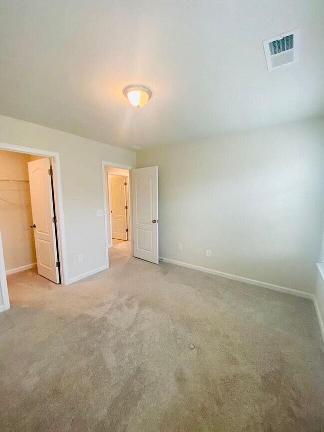 Building Photo - 3BR/3.5 Bath Townhouse in Ballantyne