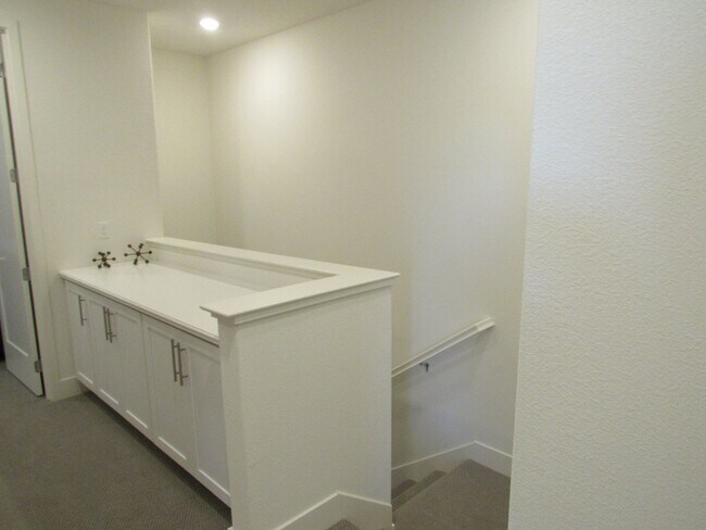 Building Photo - Gorgeous 4 Bed, 2.5 Bath Townhome in Prime Location near Downtown Livermore