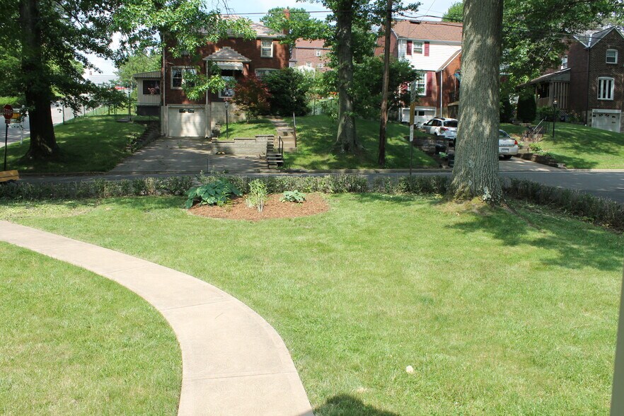 Building Photo - 300 Barclay Avenue