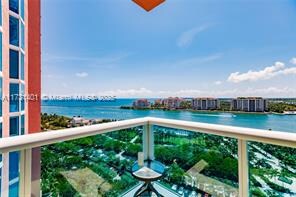 Building Photo - 300 S Pointe Dr