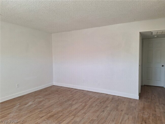 Building Photo - 1446 Garden Cir