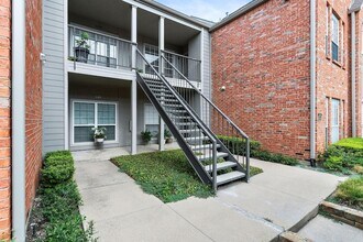 Building Photo - 12660 Hillcrest Rd
