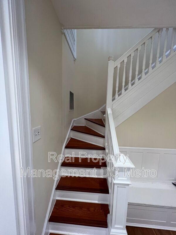 Building Photo - 32 Quincy Pl NE
