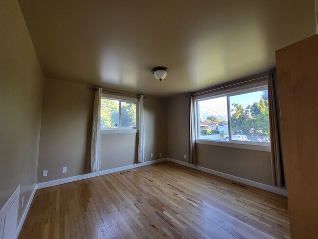 South bedroom-main floor-1 - 1905 Saint Marys Dr