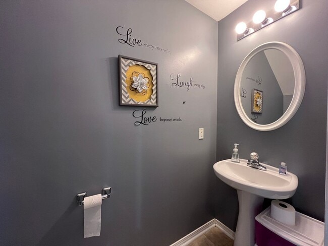 Building Photo - 2 bedroom 2.5 bath Townhome in Godley Park