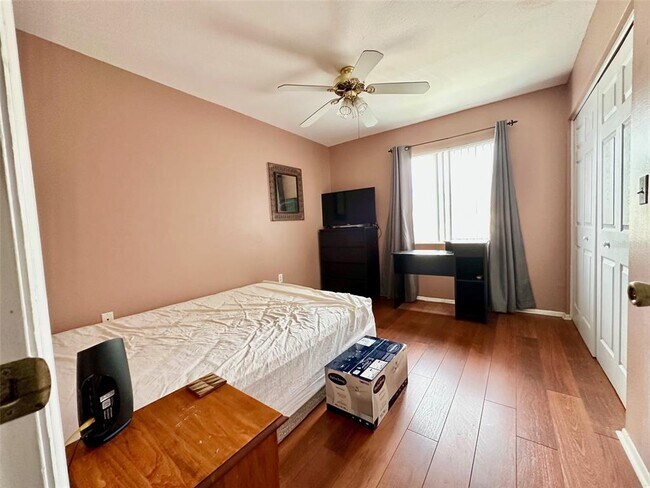 Building Photo - 208 Cypress Ct