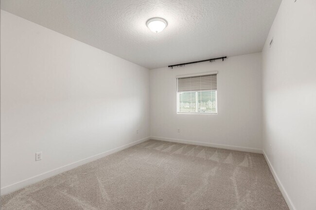 Building Photo - Convenient and Charming Heber City Town Ho...