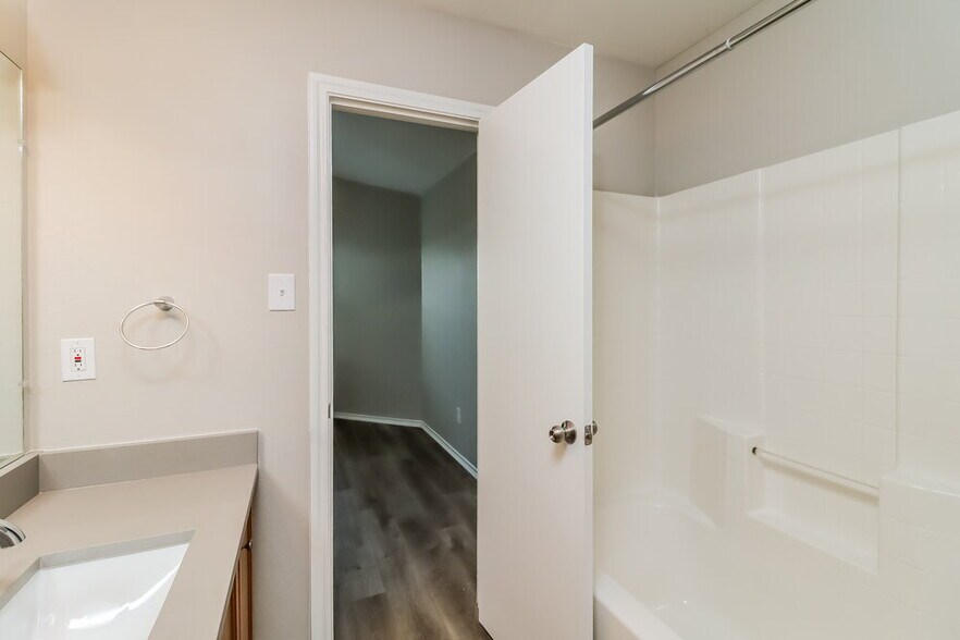 Building Photo - 2105 Pacino Dr