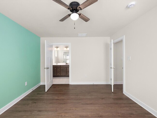 Building Photo - BeachTree Preserve Beauty | Finished Basement, Pool Access & Lawn Care Included