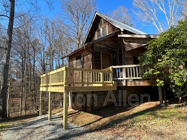 Building Photo - 225 Grandview Rd