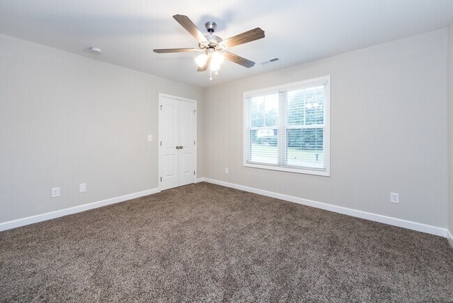 Building Photo - Beautiful 3BD/2.5BA Duplex Home!