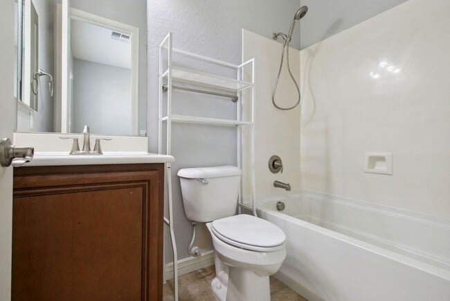 Building Photo - 4 Bedroom + Den Single Family in Peoria