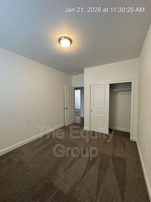 Building Photo - 1829 W Prescott Ave