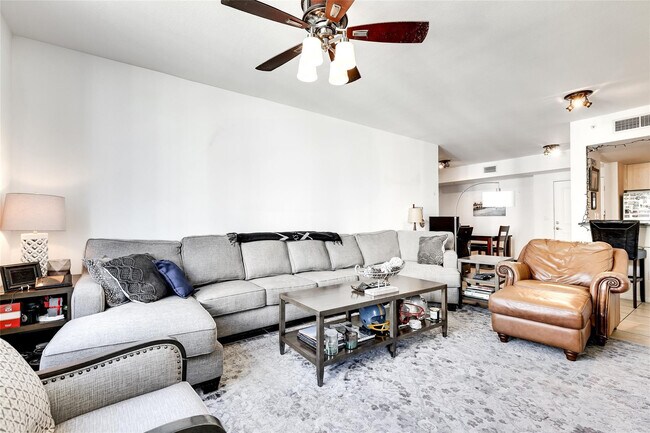 Building Photo - 511 SE 5 Ave