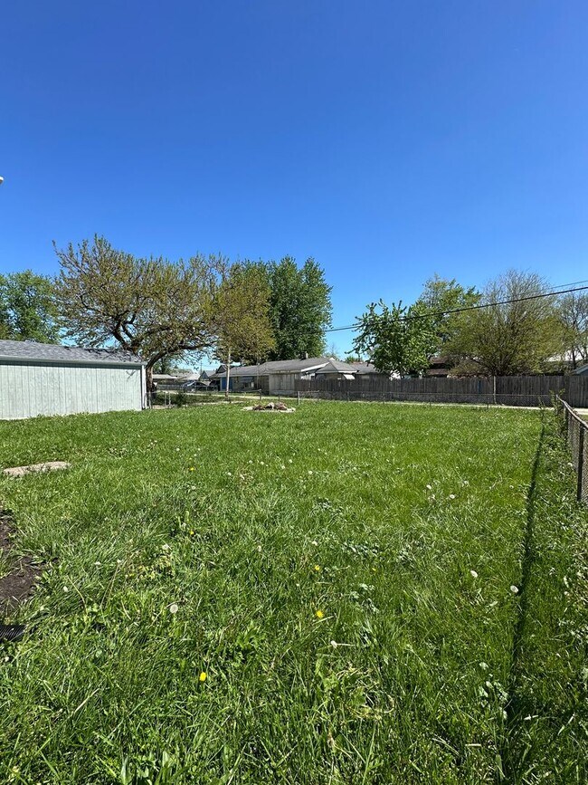 Building Photo - Backyard Nights & Front Porch Mornings — Cozy 3BR Brick Ranch in Fairlawn