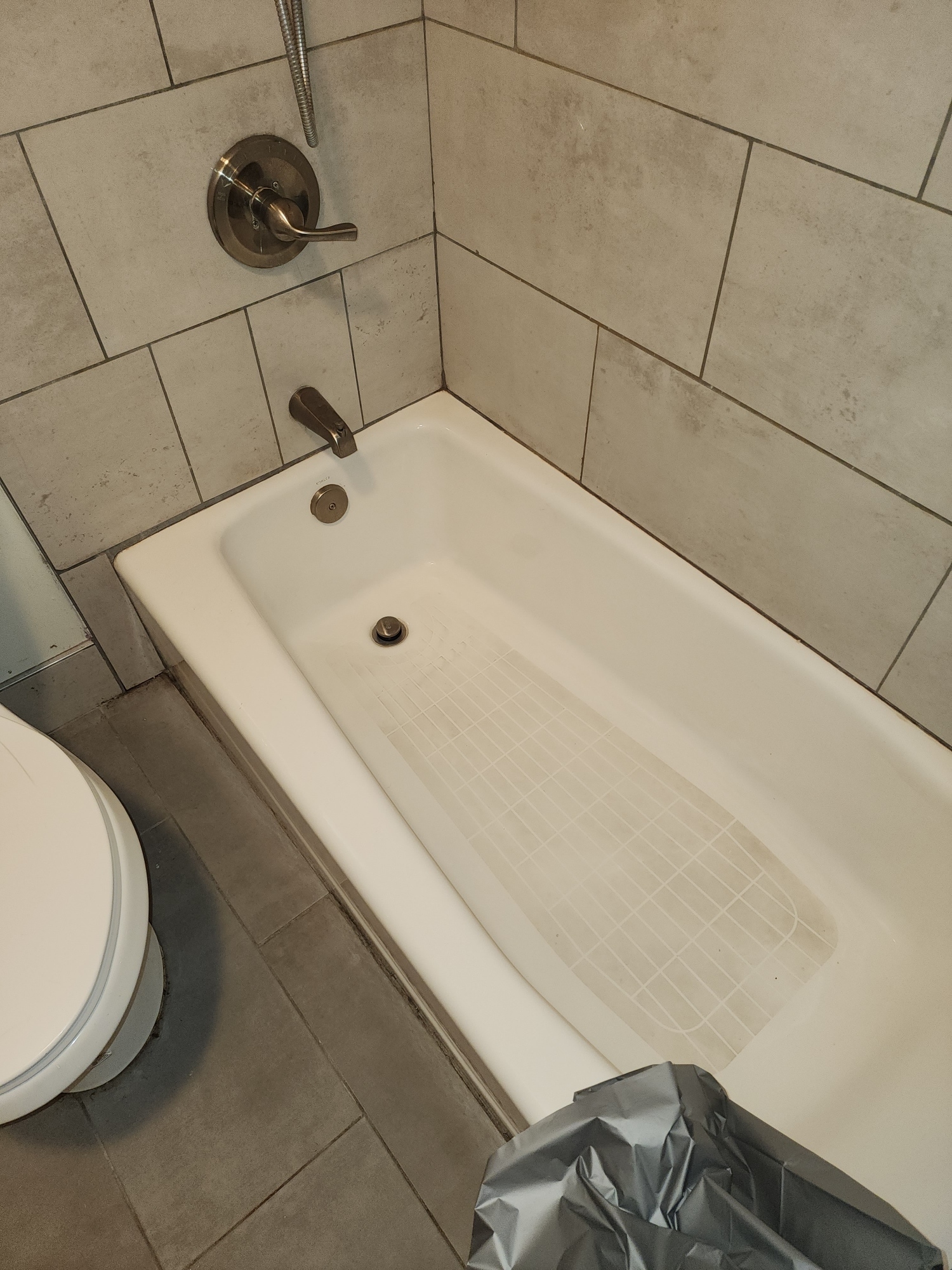Bathroom tub - 638 Nevada St