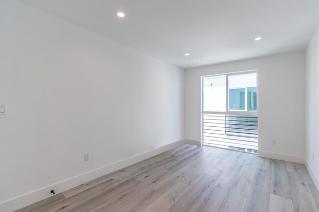 Building Photo - 4299 Tujunga Ave