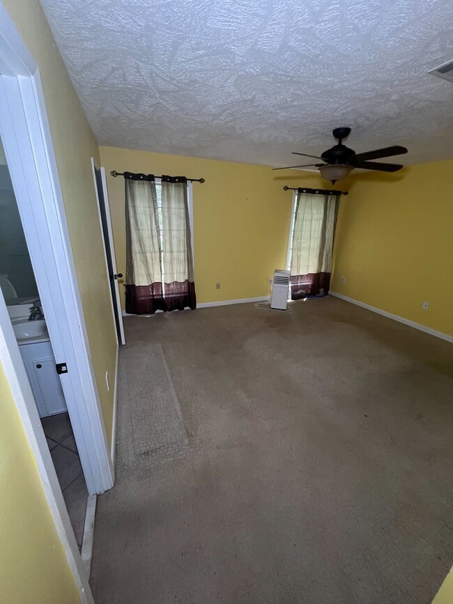 Building Photo - 19 Rob Ln