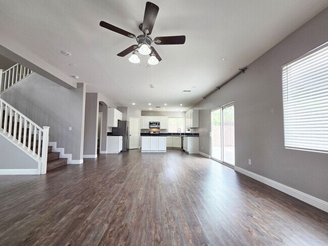 Building Photo - Spacious 3 Bed + Loft & Den with Soaring Ceilings