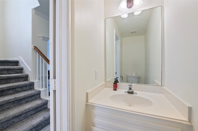 Building Photo - 2060 Glencove Dr