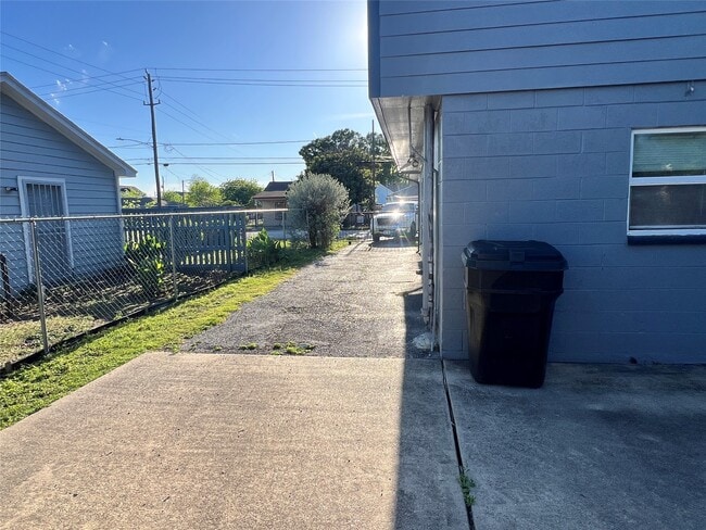 Building Photo - 5604 Chapman St