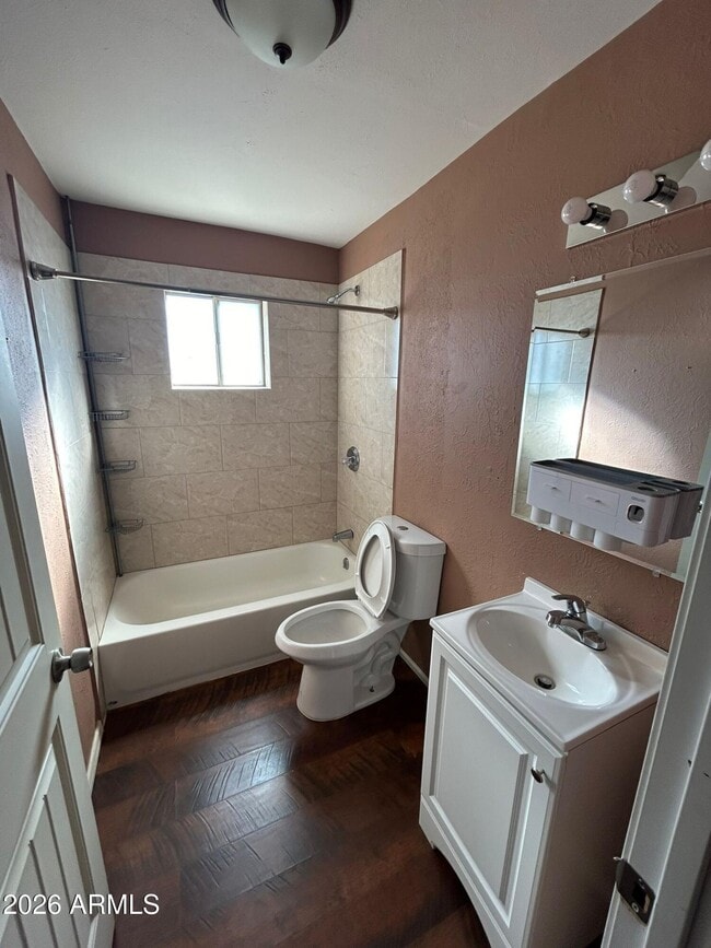 Building Photo - 1955 E 8th St