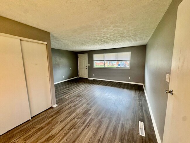 Building Photo - 3 Bedroom, 2 Bath Ranch Home with Garage and Fenced Yard in Huber Heights