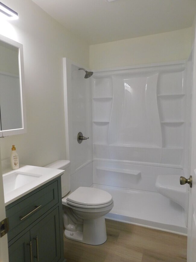Building Photo - Price Reduced!!! $1950/Month
