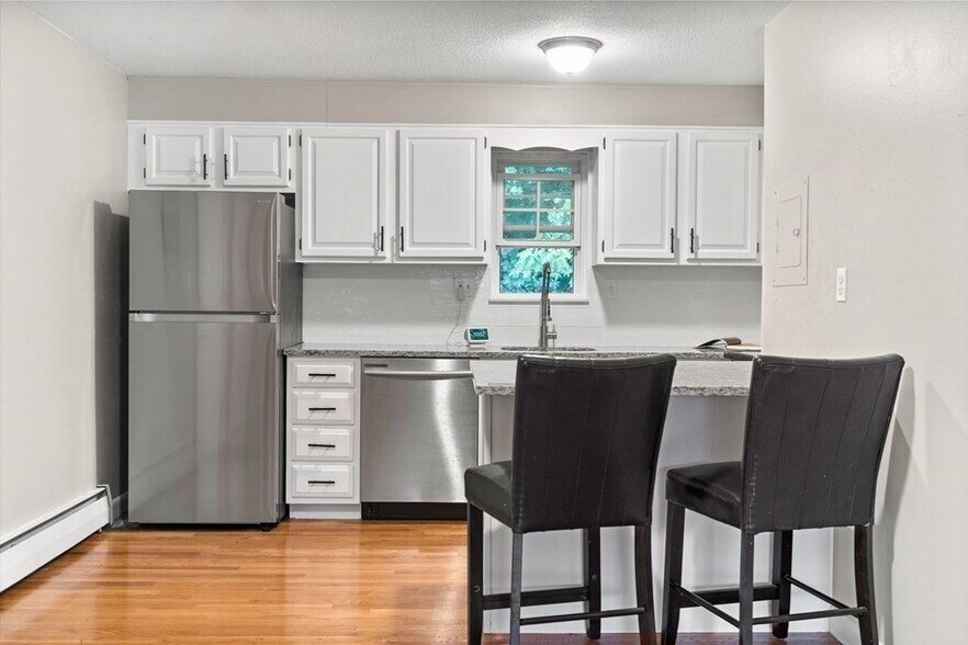 Kitchen - 25 Arlington Rd
