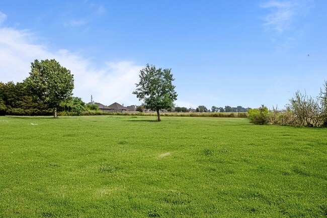 Building Photo - COUNTRY LIVING IN THE CITY