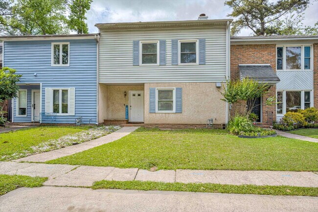 Building Photo - Fully Furnished Home