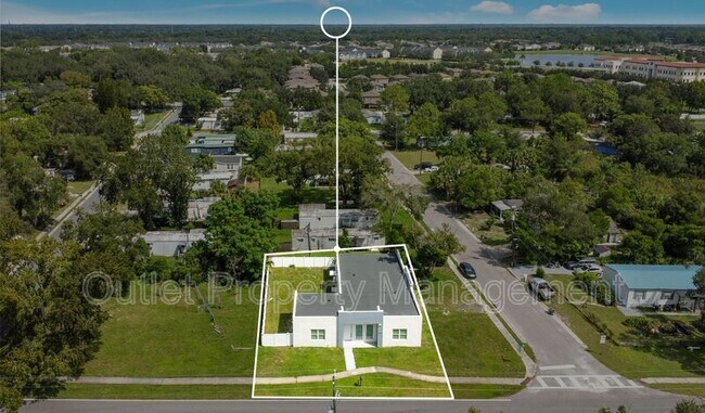 Building Photo - 1649 Lake Dr