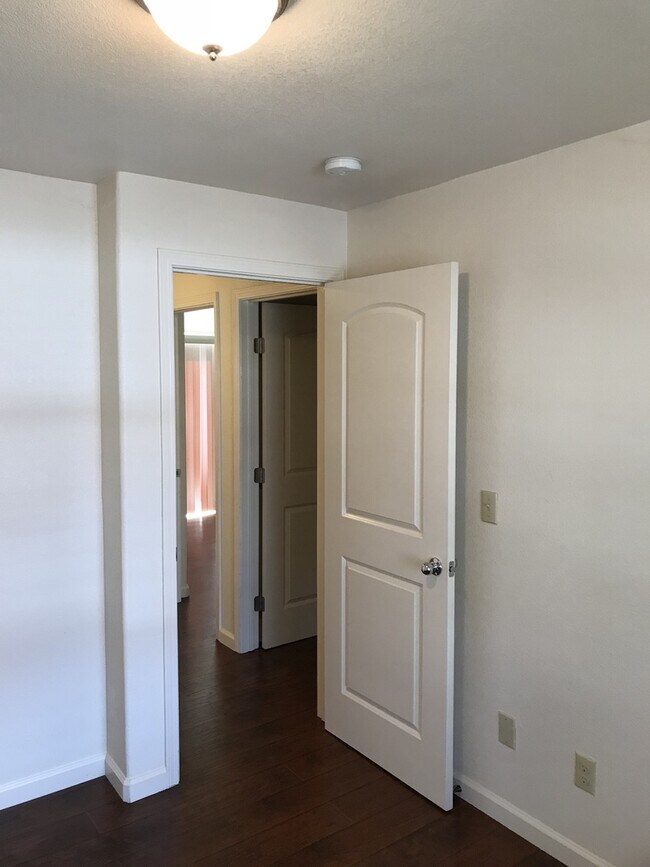Building Photo - BEAUTIFUL DOWNTOWN PROPERTY COMPLETELY REMODELED !! Walking distance to schools