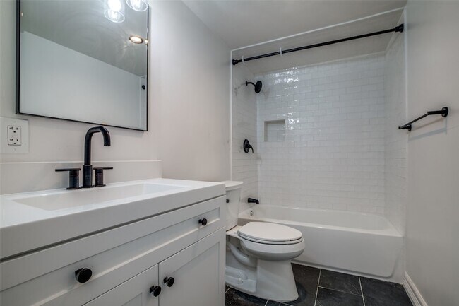 Building Photo - 9025 Rue Cambon St