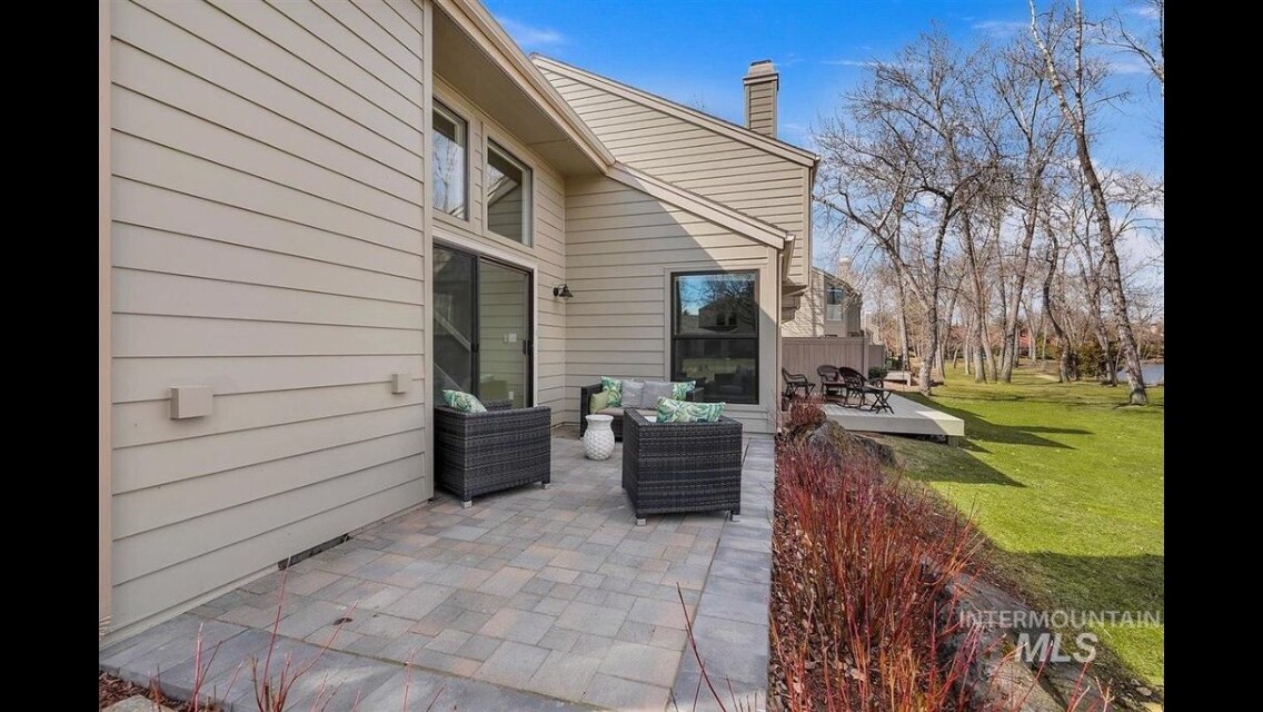 Two patios to enjoy the surrounding nature - 1923 S Teal Ln