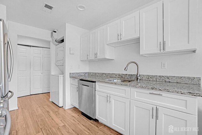 Building Photo - 529 Sharon Garden Ct