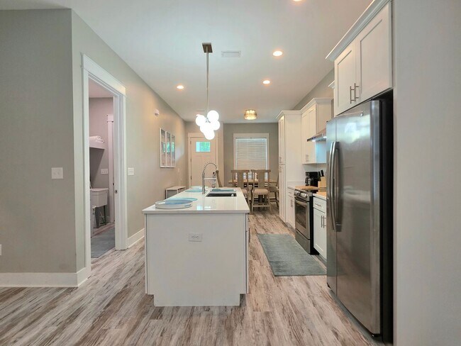 Building Photo - 8088 Carmel Cir