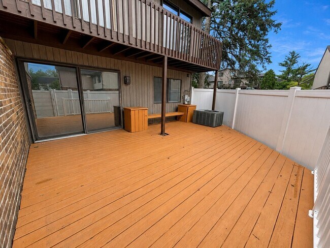 Building Photo - 56 Century Dr
