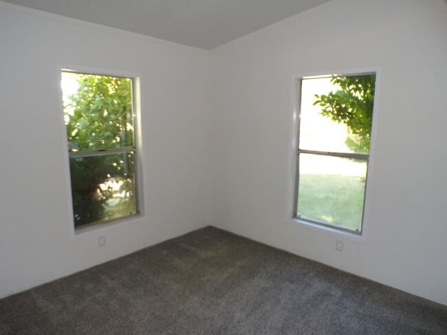 Building Photo - 13230 OR-238