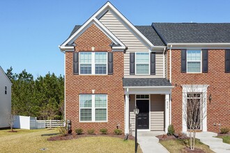 Building Photo - BEAUTIFULLY RENOVATED TOWNHOME IN MECHANICSVILLE