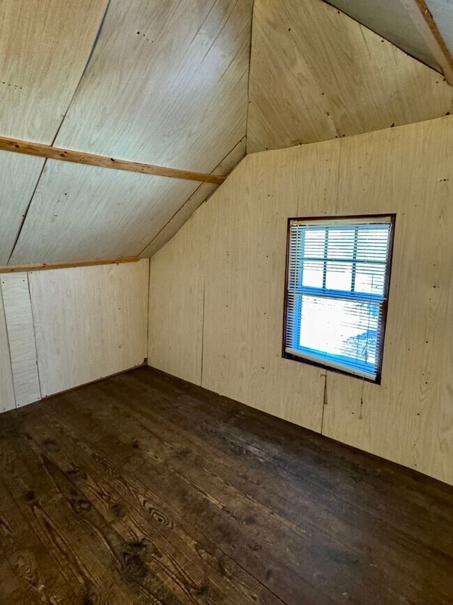 Building Photo - Charming 4-Bedroom Home in Private Setting