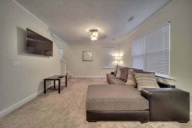 Building Photo - 710 Red Cedar Ct