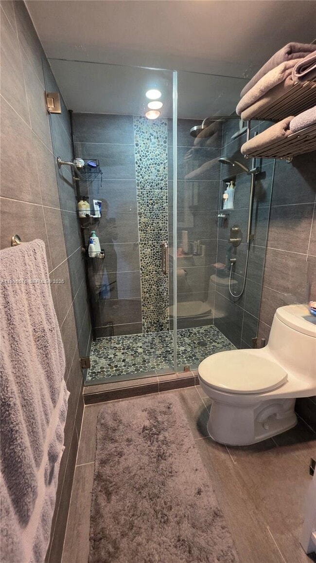 Building Photo - 5825 Collins Ave