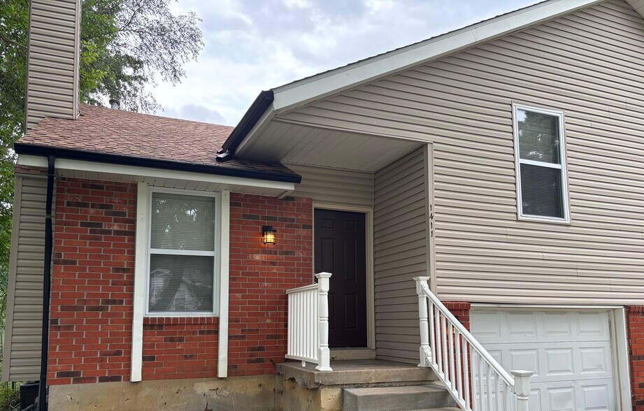 Primary Photo - 1411 La Chateau Dr