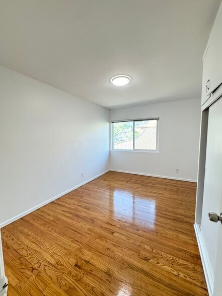 Building Photo - 446 E Cypress Ave