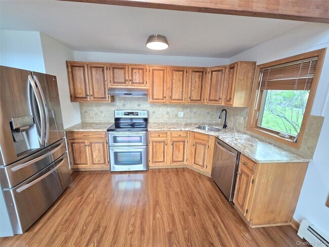 Building Photo - 36 Ten Broeck Ln