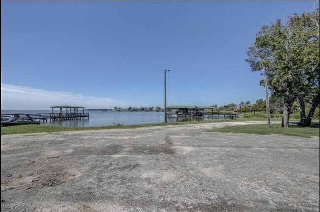 Building Photo - 351 Red Clover