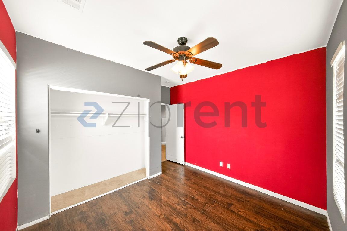 Building Photo - 619 W Ave H 13